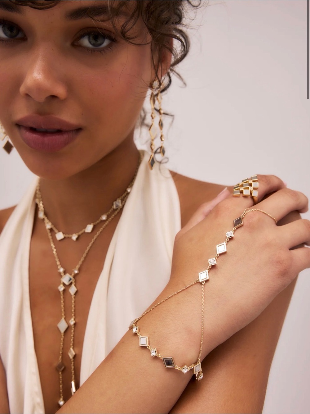 Eliza Geometric Hand Chain - Picture 2 of 6